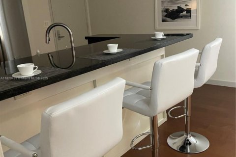 Condo in Miami, Florida, 2 bedrooms  № 1888746 - photo 6