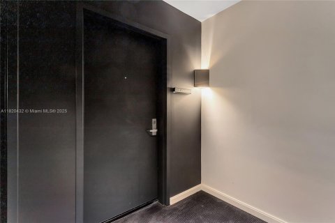 Condo in Miami, Florida, 2 bedrooms  № 1888746 - photo 14