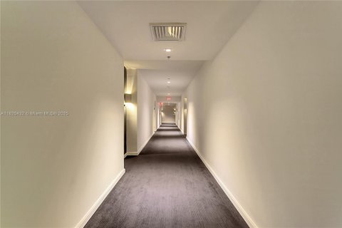 Condo in Miami, Florida, 2 bedrooms  № 1888746 - photo 15