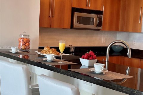 Condo in Miami, Florida, 2 bedrooms  № 1888746 - photo 5