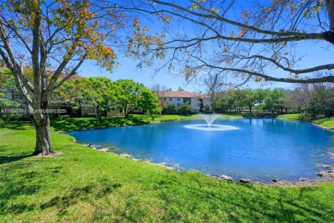 Condominio en venta en Plantation, Florida, 1 dormitorio, 72.19 m2 № 1992906 - foto 1