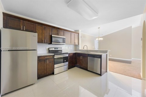 Condominio en venta en Plantation, Florida, 1 dormitorio, 72.19 m2 № 1992906 - foto 2