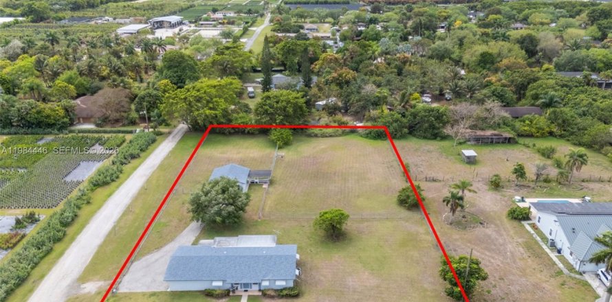 Дом в Майами, Флорида 3 спальни, 124.86м2 № 2051536