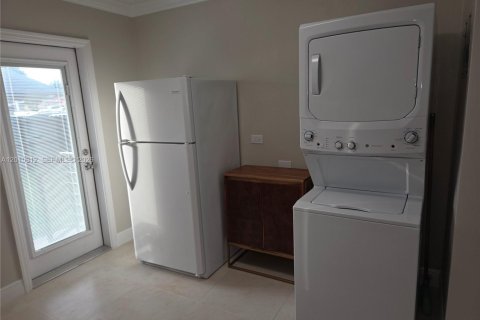 Снять в аренду квартиру в Хайалиа, Флорида 2 спальни, 177.44м2, № 2085255 - фото 6