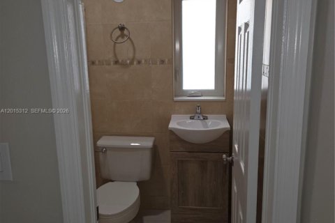 Снять в аренду квартиру в Хайалиа, Флорида 2 спальни, 177.44м2, № 2085255 - фото 8