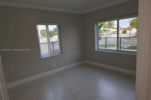 Снять в аренду квартиру в Хайалиа, Флорида 2 спальни, 177.44м2, № 2085255 - фото 10