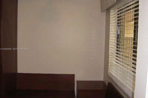 Villa ou maison à louer à Weston, Floride: 3 chambres, 117.8 m2 № 2353758 - photo 8