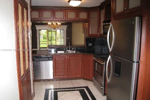 Villa ou maison à louer à Weston, Floride: 3 chambres, 117.8 m2 № 2353758 - photo 10