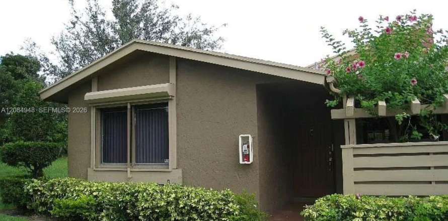 Villa ou maison à Weston, Floride 3 chambres, 117.8 m2 № 2353758