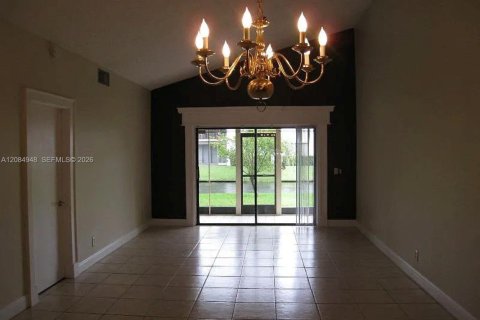 Villa ou maison à louer à Weston, Floride: 3 chambres, 117.8 m2 № 2353758 - photo 3
