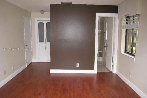 Villa ou maison à louer à Weston, Floride: 3 chambres, 117.8 m2 № 2353758 - photo 7