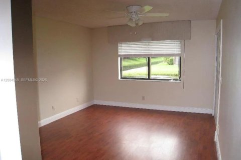 Villa ou maison à louer à Weston, Floride: 3 chambres, 117.8 m2 № 2353758 - photo 6