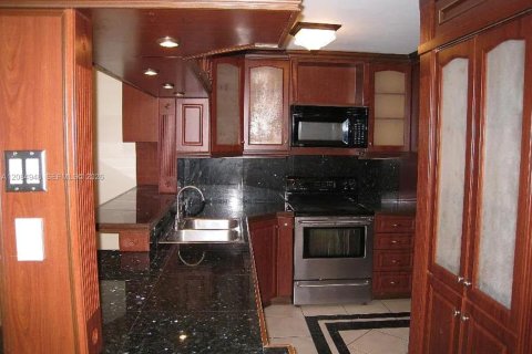 Villa ou maison à louer à Weston, Floride: 3 chambres, 117.8 m2 № 2353758 - photo 9