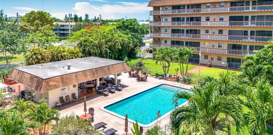 Condominio en Hollywood, Florida, 2 dormitorios  № 1779110