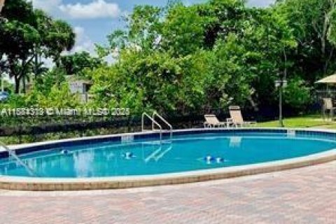 Condo in Wilton Manors, Florida, 1 bedroom  № 1931457 - photo 17