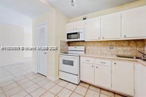 Condo in Wilton Manors, Florida, 1 bedroom  № 1931457 - photo 3