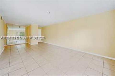 Condo in Wilton Manors, Florida, 1 bedroom  № 1931457 - photo 1