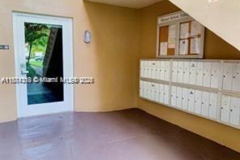Condo in Wilton Manors, Florida, 1 bedroom  № 1931457 - photo 7