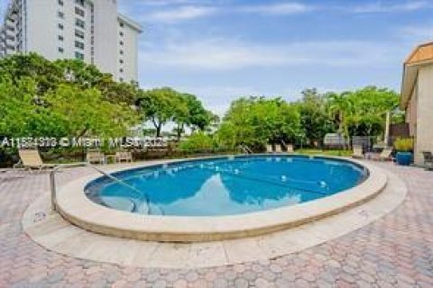 Condo in Wilton Manors, Florida, 1 bedroom  № 1931457 - photo 11