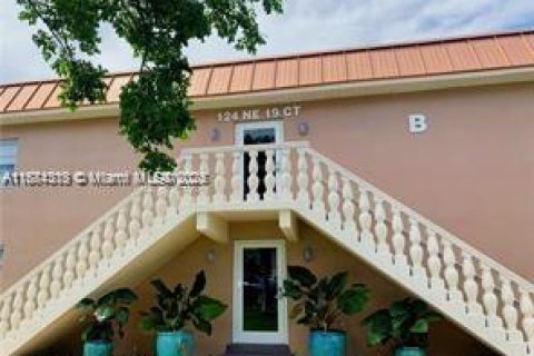 Condo in Wilton Manors, Florida, 1 bedroom  № 1931457 - photo 8