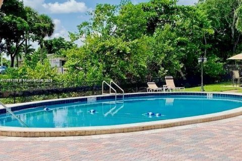 Condo in Wilton Manors, Florida, 1 bedroom  № 1931457 - photo 25