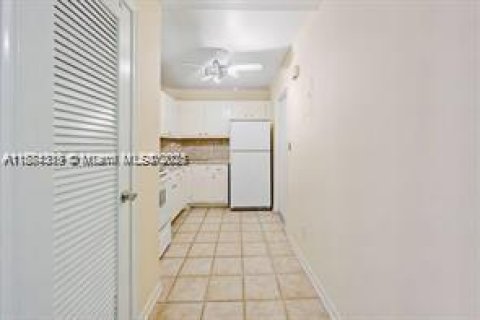 Condo in Wilton Manors, Florida, 1 bedroom  № 1931457 - photo 4