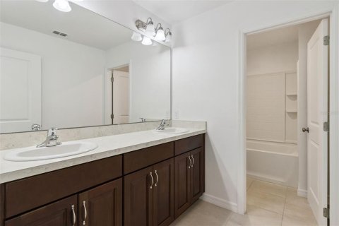 House in Clermont, Florida 5 bedrooms, 212.65 sq.m. № 2390969 - photo 30