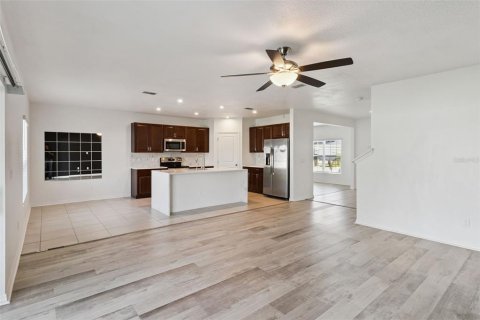 House in Clermont, Florida 5 bedrooms, 212.65 sq.m. № 2390969 - photo 9