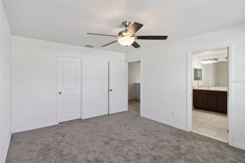House in Clermont, Florida 5 bedrooms, 212.65 sq.m. № 2390969 - photo 28
