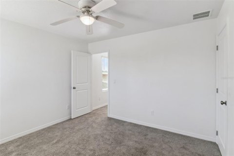 House in Clermont, Florida 5 bedrooms, 212.65 sq.m. № 2390969 - photo 27