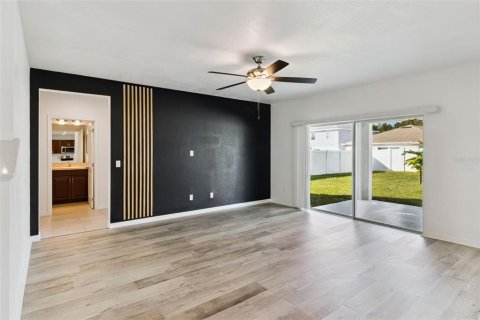 House in Clermont, Florida 5 bedrooms, 212.65 sq.m. № 2390969 - photo 7