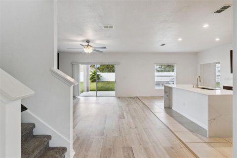 House in Clermont, Florida 5 bedrooms, 212.65 sq.m. № 2390969 - photo 8