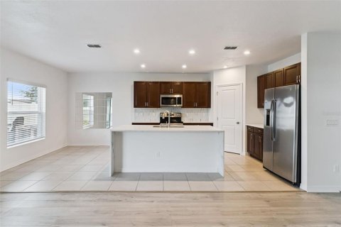 House in Clermont, Florida 5 bedrooms, 212.65 sq.m. № 2390969 - photo 11