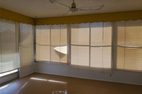 House in Port Richey, Florida 2 bedrooms, 107.02 sq.m. № 2236667 - photo 17