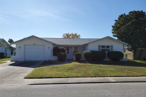 House in Port Richey, Florida 2 bedrooms, 107.02 sq.m. № 2236667