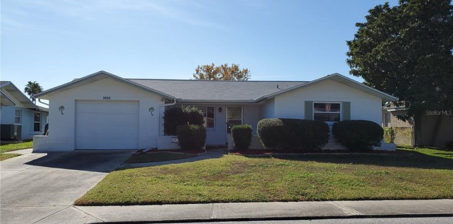 House in Port Richey, Florida 2 bedrooms, 107.02 sq.m. № 2236667