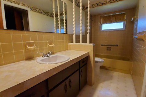 House in Port Richey, Florida 2 bedrooms, 107.02 sq.m. № 2236667 - photo 12