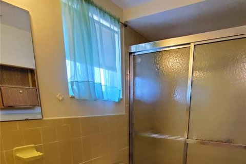 House in Port Richey, Florida 2 bedrooms, 107.02 sq.m. № 2236667 - photo 16