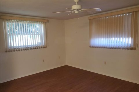 House in Port Richey, Florida 2 bedrooms, 107.02 sq.m. № 2236667 - photo 14