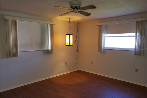 House in Port Richey, Florida 2 bedrooms, 107.02 sq.m. № 2236667 - photo 15