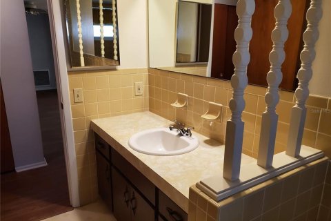 House in Port Richey, Florida 2 bedrooms, 107.02 sq.m. № 2236667 - photo 10