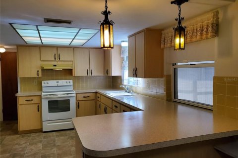 House in Port Richey, Florida 2 bedrooms, 107.02 sq.m. № 2236667 - photo 5