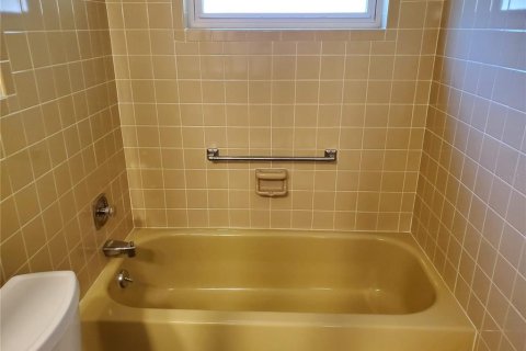 House in Port Richey, Florida 2 bedrooms, 107.02 sq.m. № 2236667 - photo 13