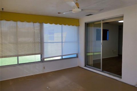 House in Port Richey, Florida 2 bedrooms, 107.02 sq.m. № 2236667 - photo 18