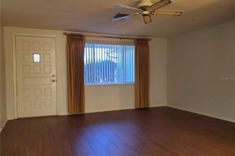 House in Port Richey, Florida 2 bedrooms, 107.02 sq.m. № 2236667 - photo 3