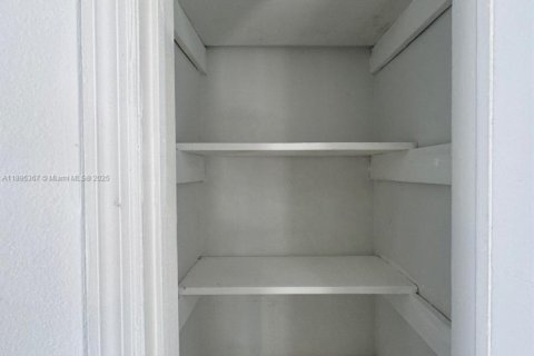 Купить коммерческую недвижимость в Майами-Бич, Флорида 324.97м2, № 1947619 - фото 14