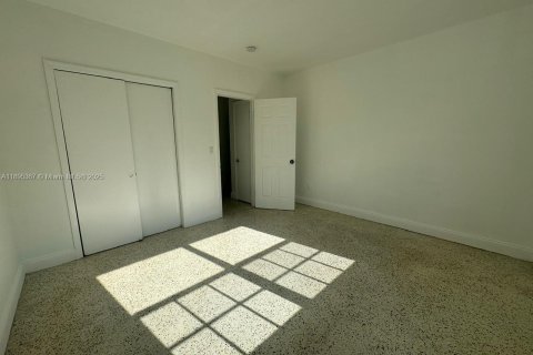 Купить коммерческую недвижимость в Майами-Бич, Флорида 324.97м2, № 1947619 - фото 10
