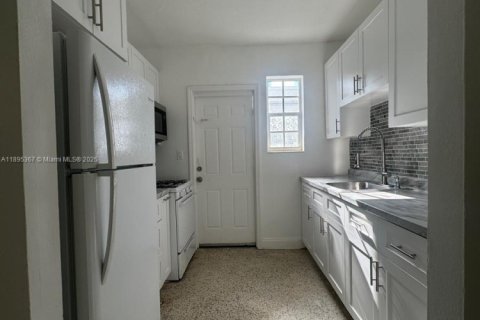 Купить коммерческую недвижимость в Майами-Бич, Флорида 324.97м2, № 1947619 - фото 8