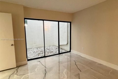 Condominio en alquiler en Miami, Florida, 1 dormitorio, 79.9 m2 № 1922746 - foto 15