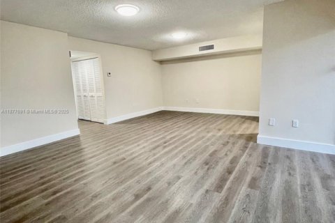 Condominio en alquiler en Miami, Florida, 1 dormitorio, 79.9 m2 № 1922746 - foto 3